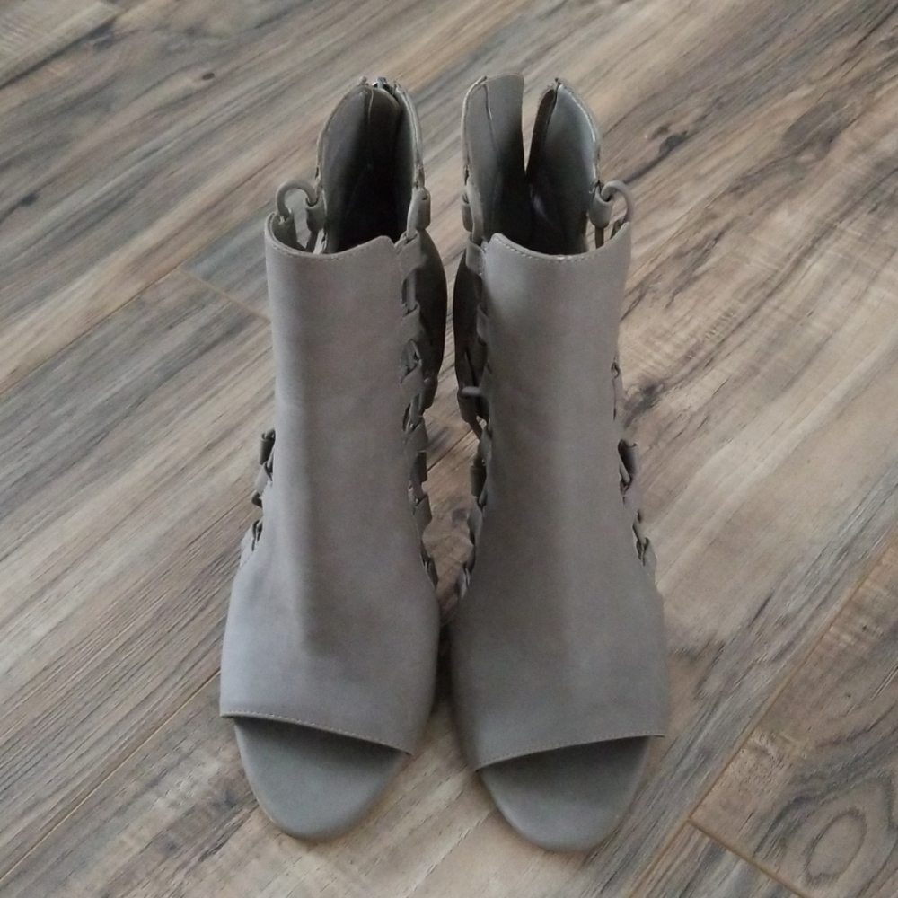 Bcbgeneration Heels - image 2